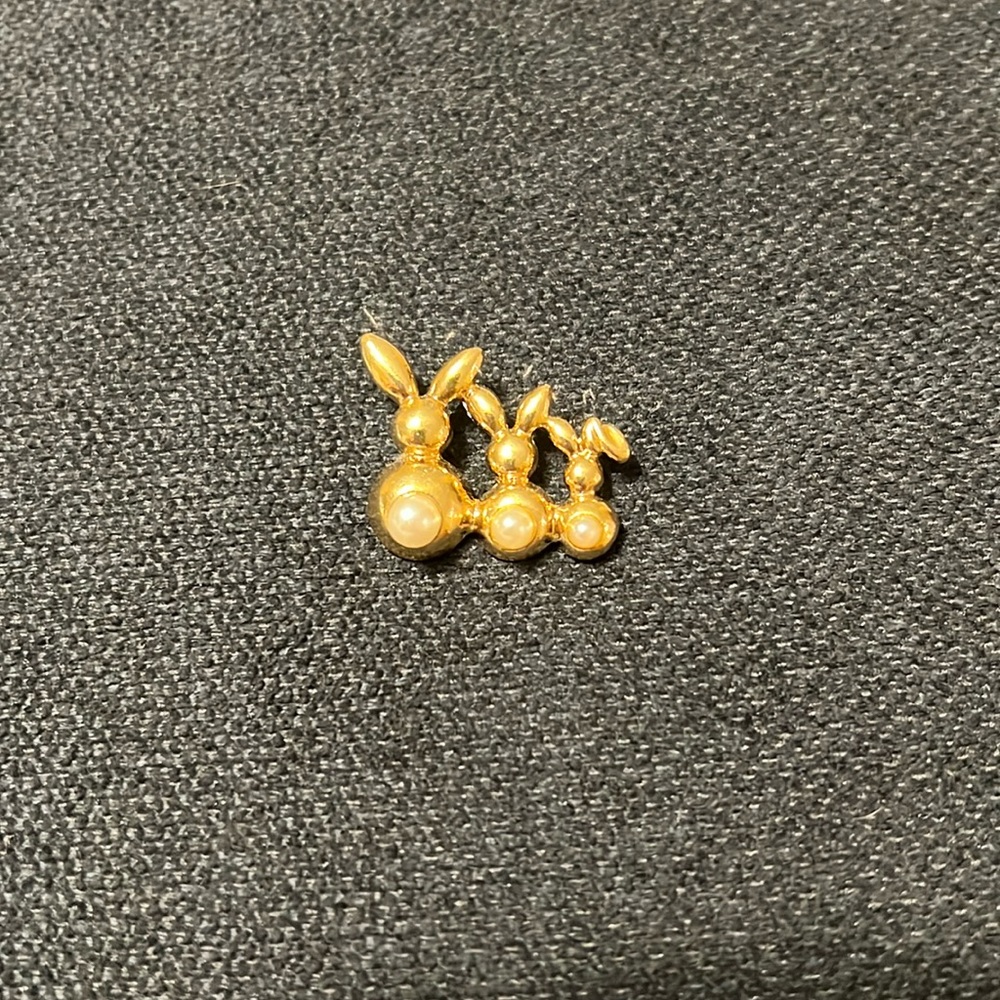 Avon Three Bunnies Taco Pin